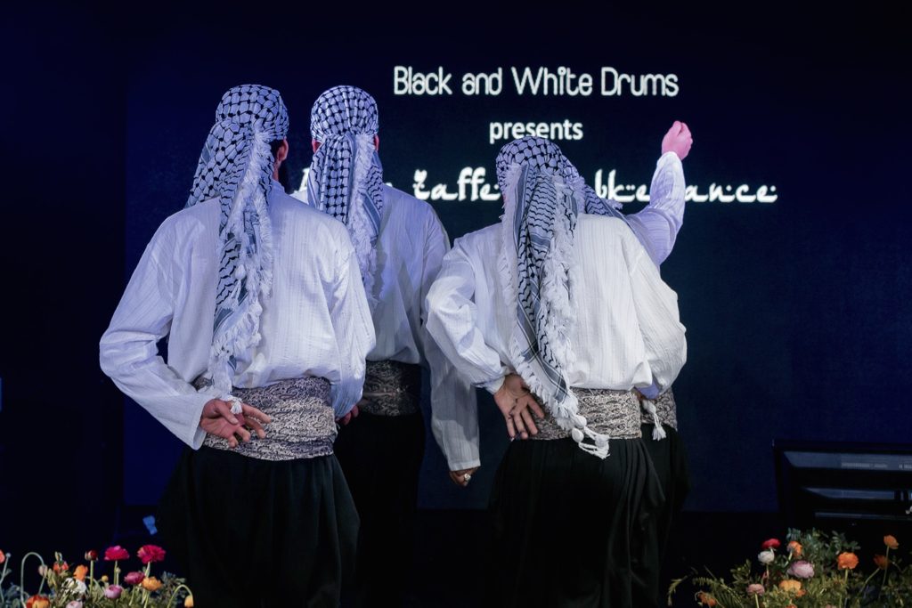 Inici | Tambors en blanc i negreInici | Tambors en blanc i negre  